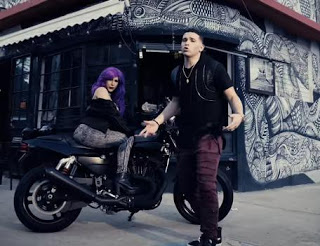 yoi-carrera-vuelve-a-los-oídos-de-los-amantes-del-reggaeton-con-purpura