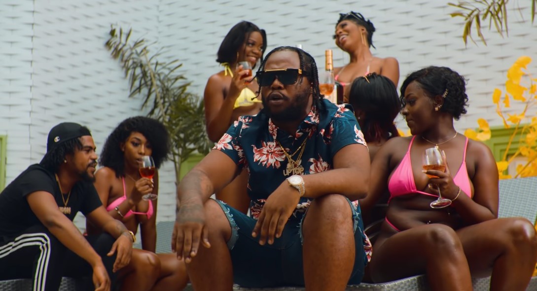 teejay-muestra-su-presente-y-pasado-en-el-video-vinculado-a-from-rags-to-riches