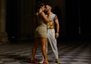 c-tangana-e-nathy-peluso-danno-scandalo-nel-video-di-ateo