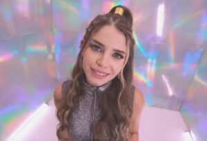 flavia-laos-vuelve-a-la-musica-con-el-lanzamiento-de-ahora-me-llamas