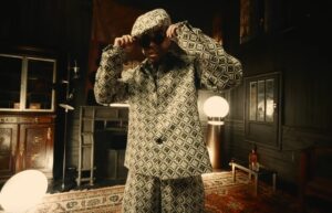 culminando-un-ano-lleno-de-exitos-y-elogios-por-la-critica-rauw-alejandro-brinda-con-ron-cola