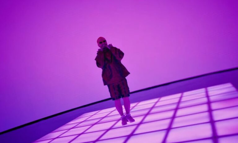 j-balvin-usher-y-dj-khaled-se-alian-en-dientes-una-mezcla-atrevida-e-implacablemente-pegadiza-de-generos