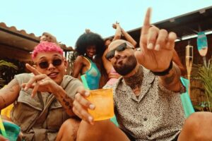 nicky-jam-y-beele-nos-sumergen-en-una-aventura-veraniega-con-su-calor