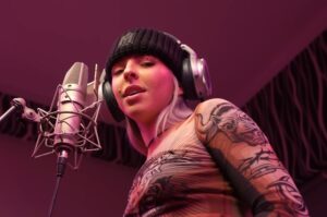 young-miko-agranda-su-figura-con-bizarrap-protagonizando-la-bzrp-music-sessions-58