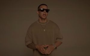 daddy-yankee-presento-a-traves-de-sus-perfiles-oficiales-el-visualizer-de-en-el-desierto-expresando-lo-que-realmente-esta-viviendo-ahora