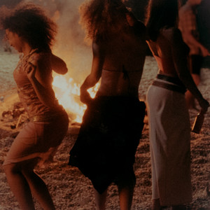 saiko-y-omar-courtz-combaten-el-calor-con-su-nueva-cancion-lokenecesitas