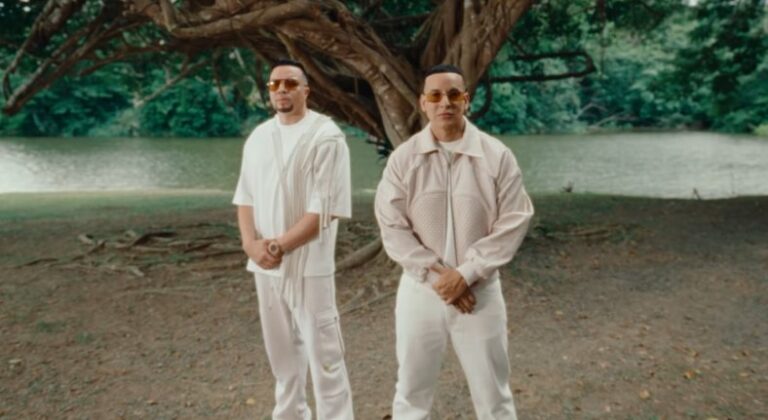 daddy-yankee-y-alex-zurdo-van-mas-alla-de-la-musica-con-abcd