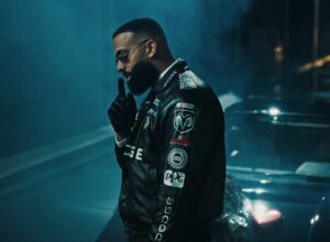 eladio-carrion-trae-ispirazione-da-flashdance-per-il-suo-nuovo-singolo-polaroid